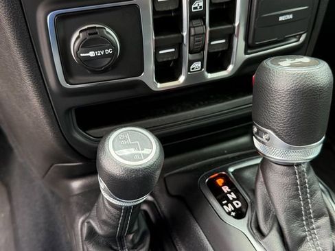 Used 2026 Jeep Wrangler Unlimited Sport AWD/4WD image 17