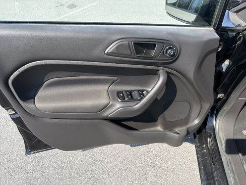 Used 2018 Ford Fiesta SE FWD image 15