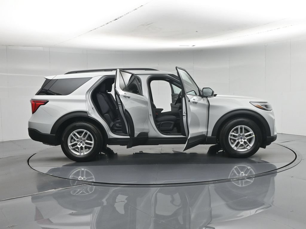 New 2027 Ford Explorer Active RWD image 4