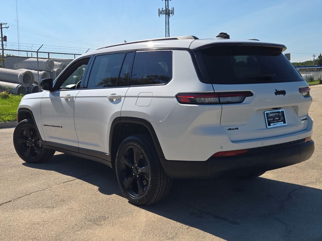 Certified 2025 Jeep Grand Cherokee L Limited w/ Black Appearance Package AWD/4WD image 20