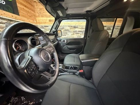 Used 2022 Jeep Gladiator Sport AWD/4WD image 11