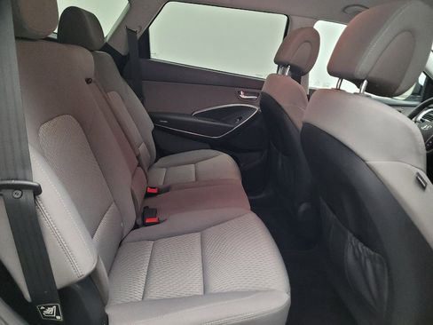 Used 2018 Hyundai Santa Fe SE FWD image 19