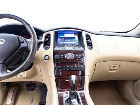 Used 2017 INFINITI QX50 2WD w/ Deluxe Touring Package image 8