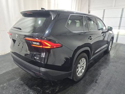 Used 2024 Toyota Grand Highlander AWD image 3