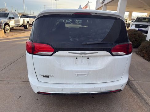 Used 2017 Chrysler Pacifica Touring Plus w/ Security Group image 5