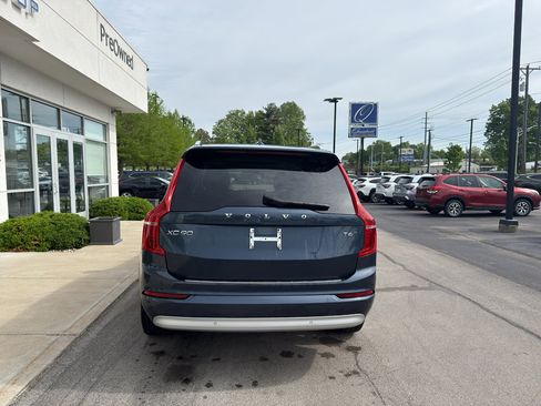 Used 2022 Volvo XC90 T6 Momentum w/ Advanced Package AWD/4WD image 4
