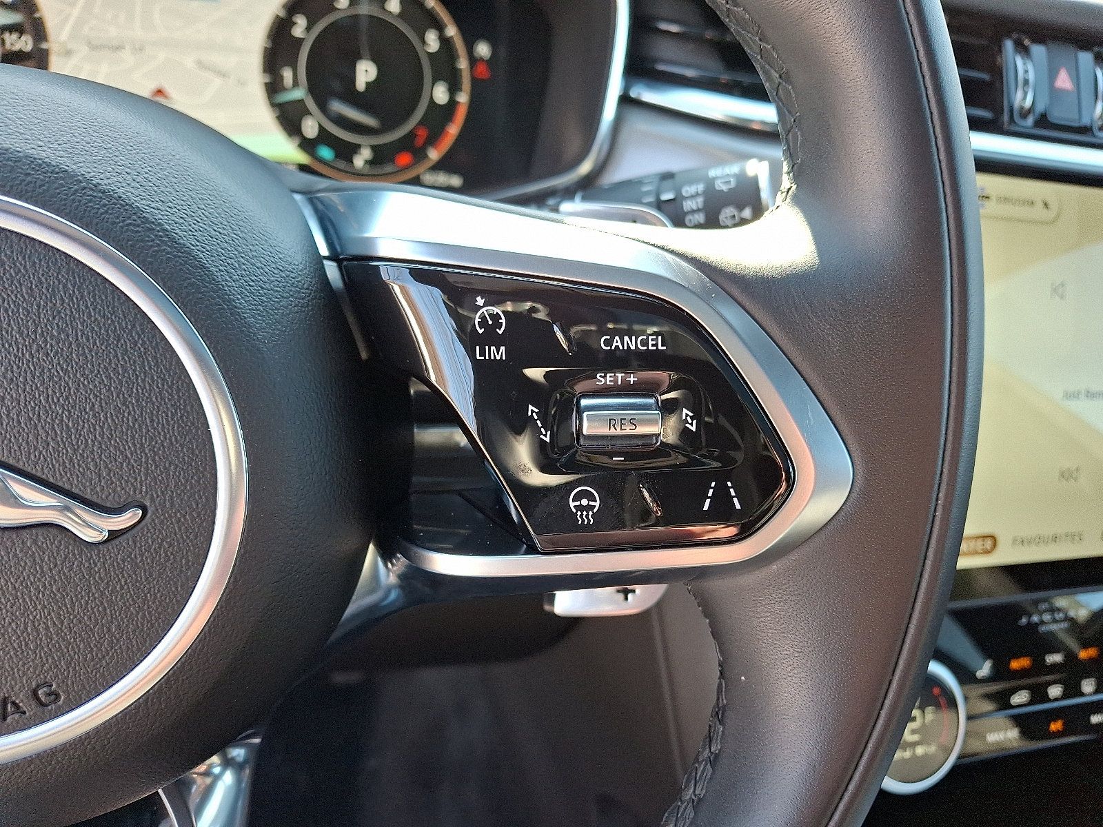 Used 2026 Jaguar F-PACE R-Dynamic S AWD/4WD image 22