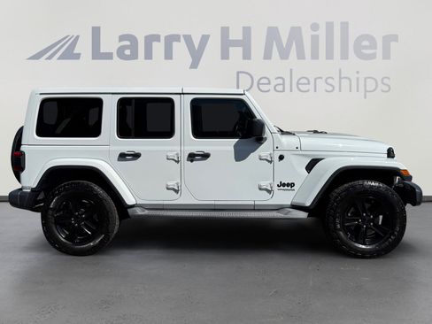 Used 2019 Jeep Wrangler Unlimited Sahara AWD/4WD image 6