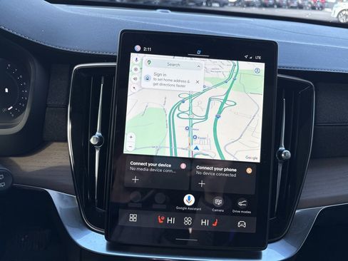 Certified 2025 Volvo XC90 B6 Plus image 20