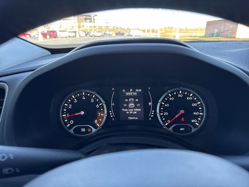 Used 2017 Jeep Renegade Latitude w/ Popular Equipment Group image 15