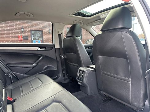 Used 2021 Volkswagen Passat 2.0T SE image 20