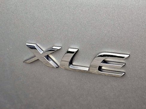 Used 2022 Toyota Corolla Cross XLE FWD image 7