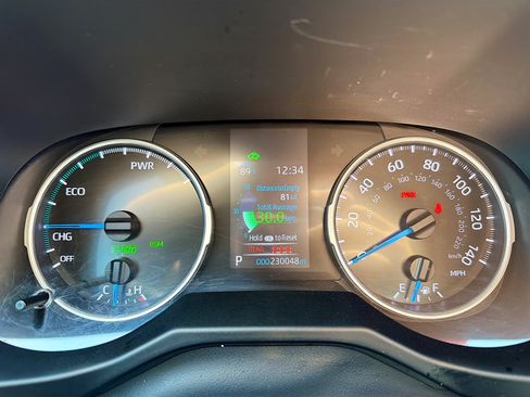 Used 2020 Toyota RAV4 XLE w/ XLE Grade Weather Package AWD/4WD image 18