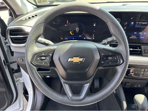 Used 2024 Chevrolet TrailBlazer LS FWD image 19