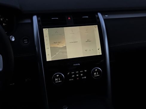 Certified 2024 Land Rover Discovery Dynamic SE image 22