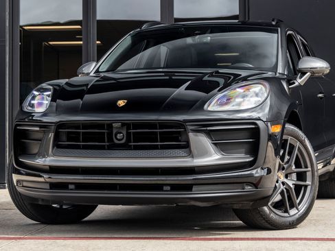 Certified 2023 Porsche Macan Turbo image 7