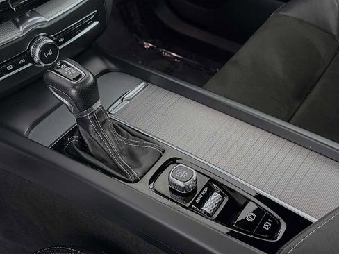 Used 2019 Volvo XC60 T5 R-Design w/ Protection Package Premier image 19