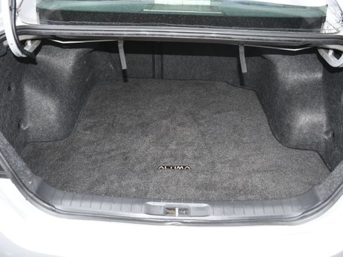 Used 2016 Nissan Altima 2.5 SR w/ LED Appearance Package image 16