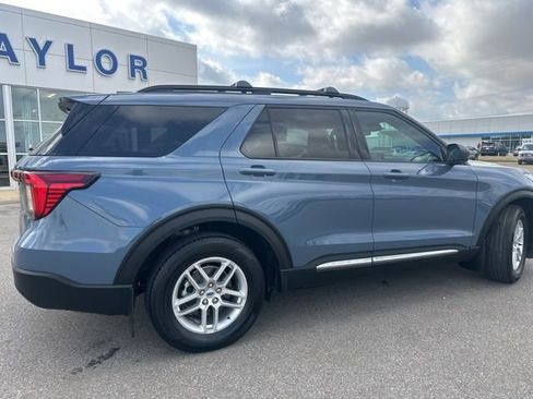 Used 2025 Ford Explorer Active w/ Active Comfort Package image 18