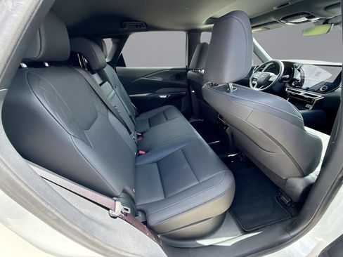 Used 2025 Lexus RX 350 Premium w/ Accessory Package (Z1) FWD image 17