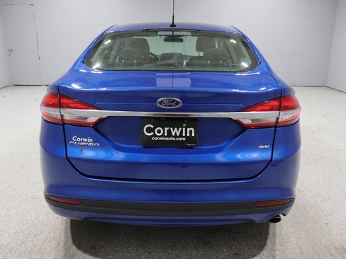 Used 2017 Ford Fusion SE FWD image 3