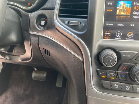 Used 2018 Jeep Grand Cherokee Limited AWD/4WD image 21