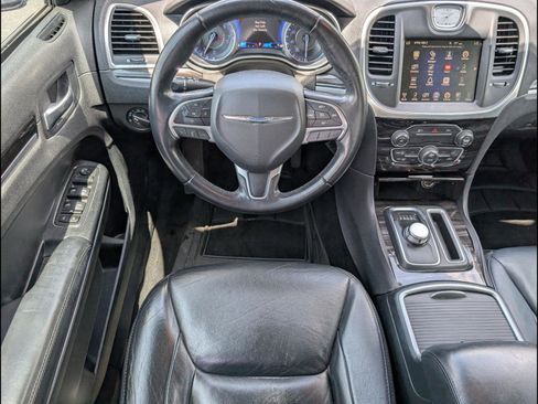 Used 2015 Chrysler 300 Limited RWD image 7