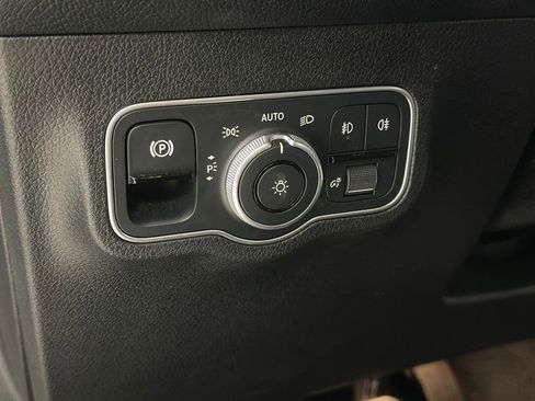 Used 2025 Mercedes-Benz GLB 250 image 17