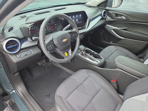 Used 2025 Chevrolet Trax LS FWD image 15