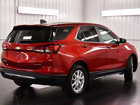 Used 2024 Chevrolet Equinox LT AWD/4WD image 7
