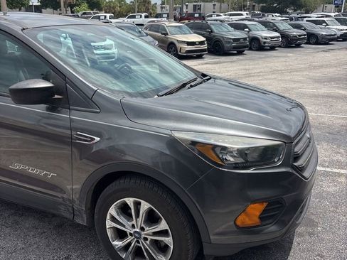 Used 2019 Ford Escape S image 3