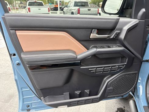 Used 2025 Toyota 4Runner Limited AWD/4WD image 20