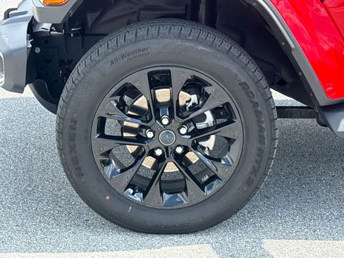 Used 2025 Jeep Wrangler Unlimited Sahara image 11