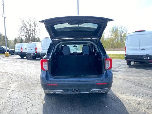 Used 2021 Ford Explorer XLT w/ Equipment Group 202A AWD/4WD image 18