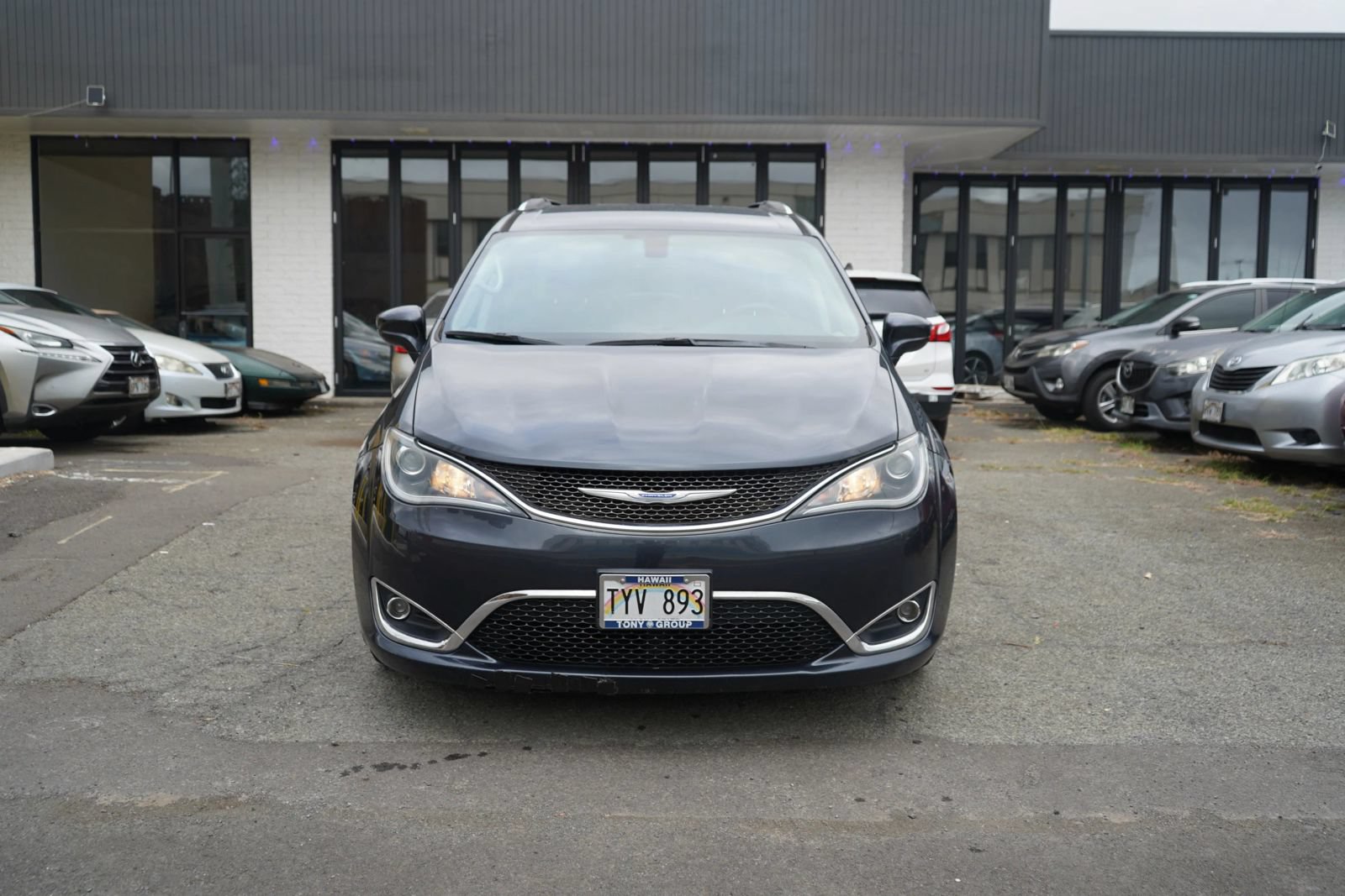 Used 2020 Chrysler Pacifica Touring-L FWD image 3