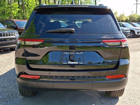 Certified 2023 Jeep Grand Cherokee Limited w/ Black Appearance Package AWD/4WD image 5