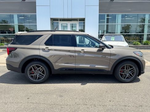 New 2026 Ford Explorer ST-Line w/ ST-Line Street Pack AWD/4WD image 39