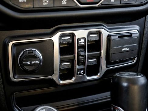 Used 2021 Jeep Wrangler Unlimited Sahara image 35