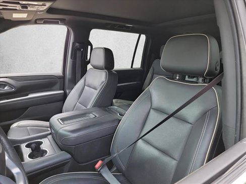 Used 2022 GMC Yukon XL SLT w/ SLT Premium Package AWD/4WD image 10