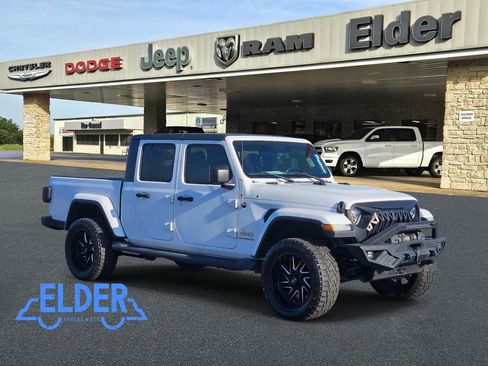 Used 2020 Jeep Gladiator Overland image 1