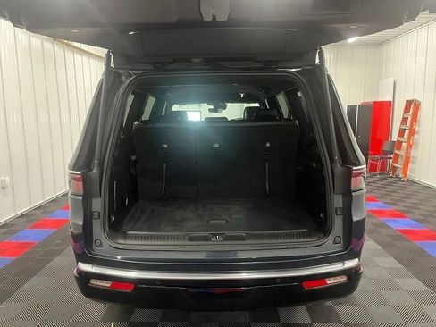 Used 2024 Jeep Wagoneer Series II w/ Flexible Seating Group AWD/4WD image 5