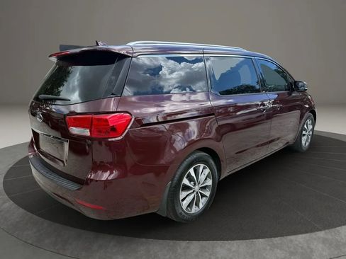 Used 2018 Kia Sedona SX image 5