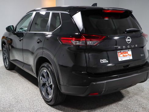 Used 2024 Nissan Rogue SV image 9