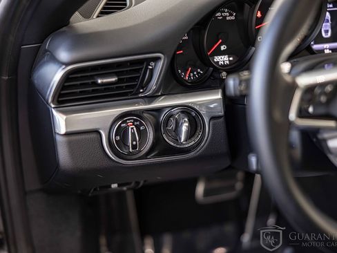 Used 2019 Porsche 911 Carrera image 20