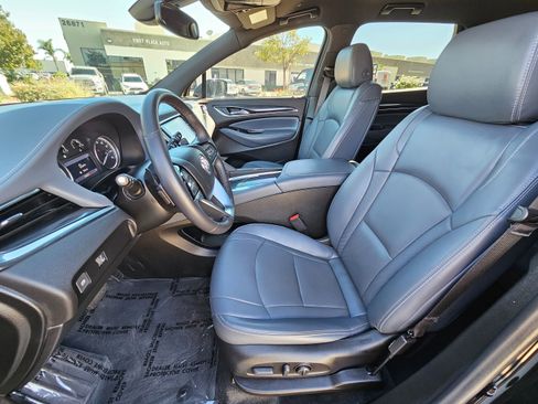 Used 2023 Buick Enclave Essence image 13