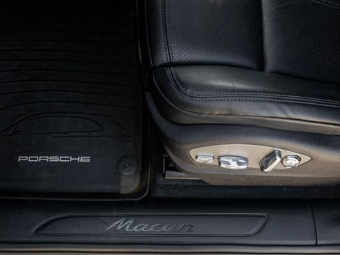 Certified 2026 Porsche Macan image 21