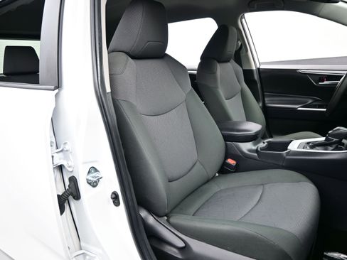 Used 2025 Toyota RAV4 XLE AWD/4WD image 14