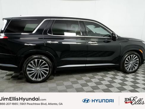Used 2024 Hyundai Palisade Calligraphy image 3