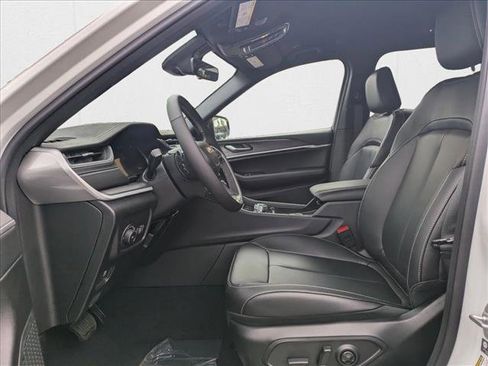 New 2025 Jeep Grand Cherokee L Limited image 4