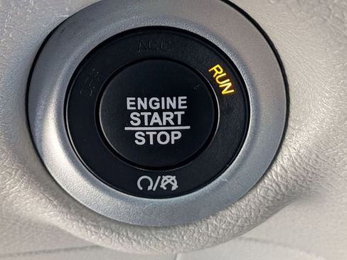 Used 2024 Chrysler Pacifica Touring-L image 19